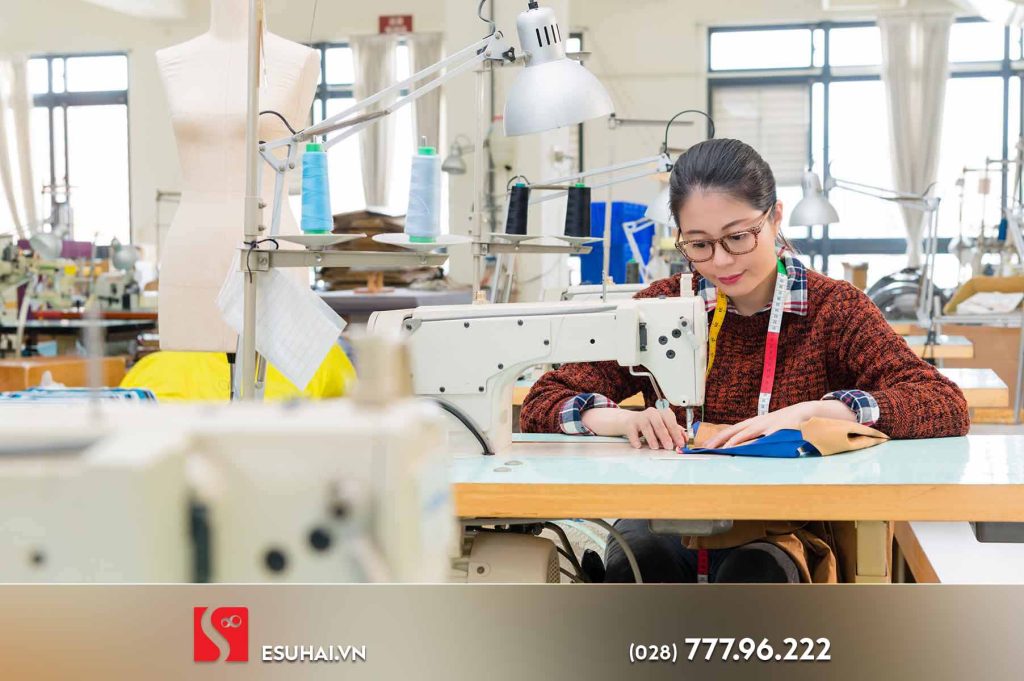 Ngành Dệt may là một ngành truyền thông và nhẹ nhàng rất được các bạn nữ yêu thích